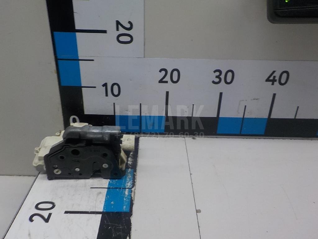 Замок двери задней правой