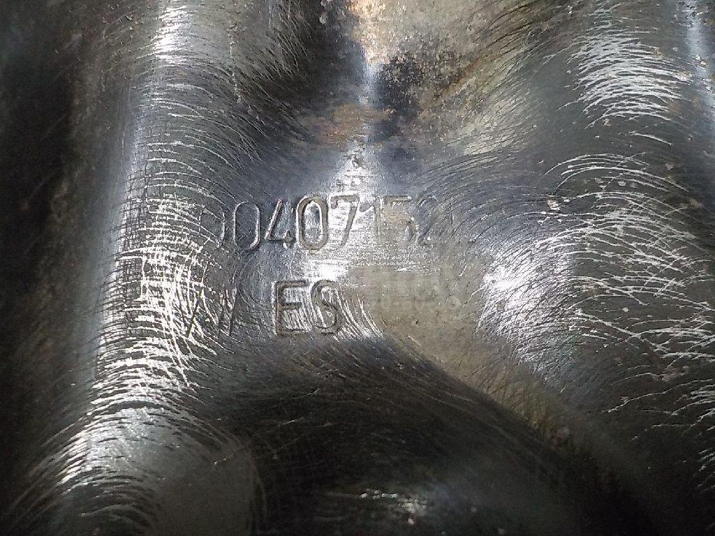 Рычаг передний правый