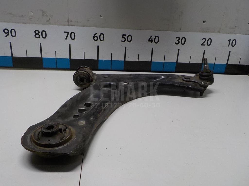 Рычаг передний правый