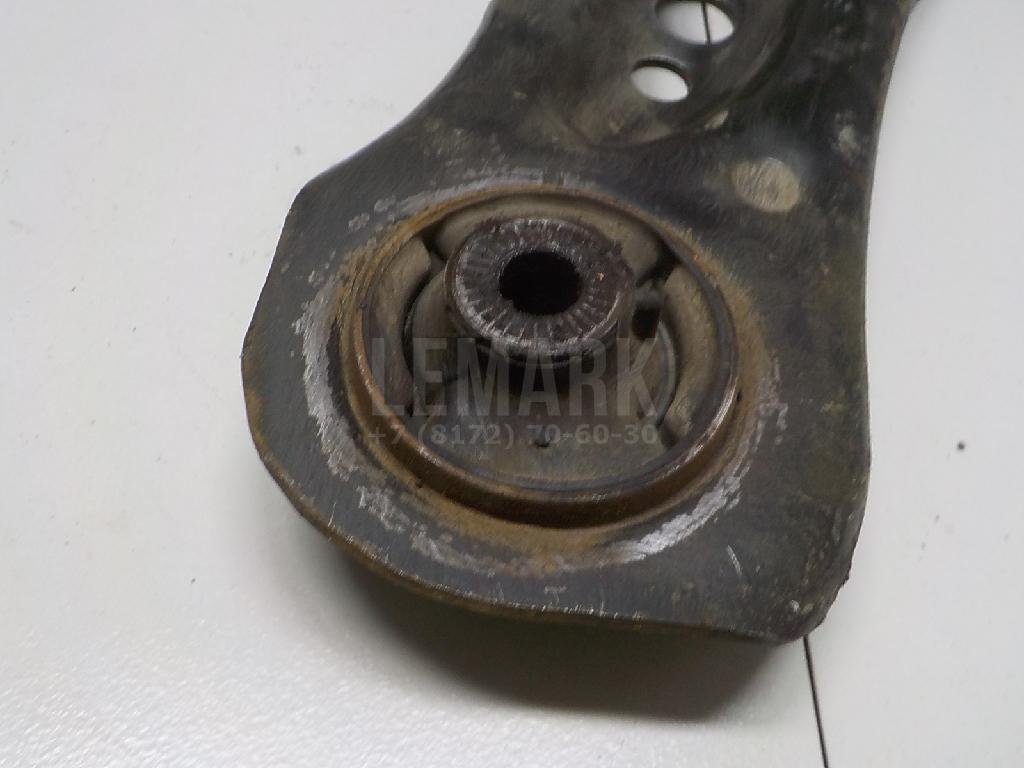 Рычаг передний правый