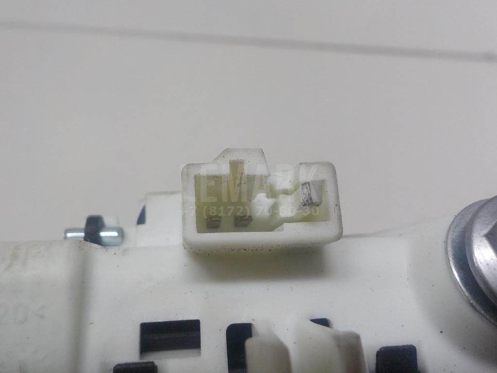 Кнопка открывания багажника