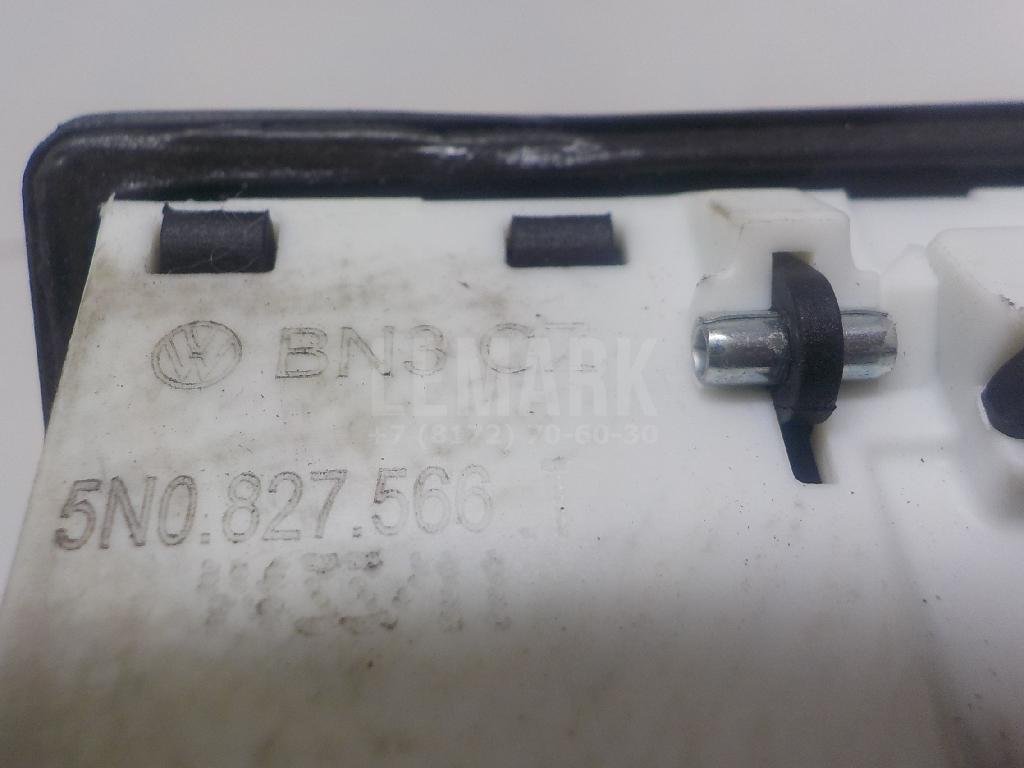 Кнопка открывания багажника