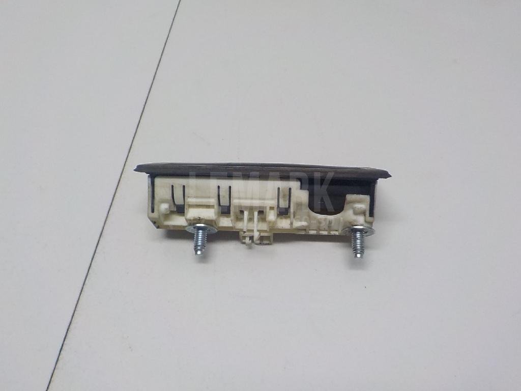 Кнопка открывания багажника