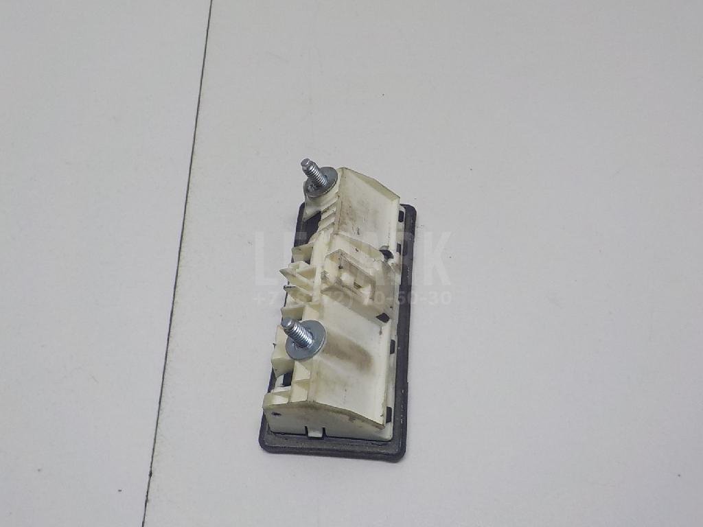 Кнопка открывания багажника