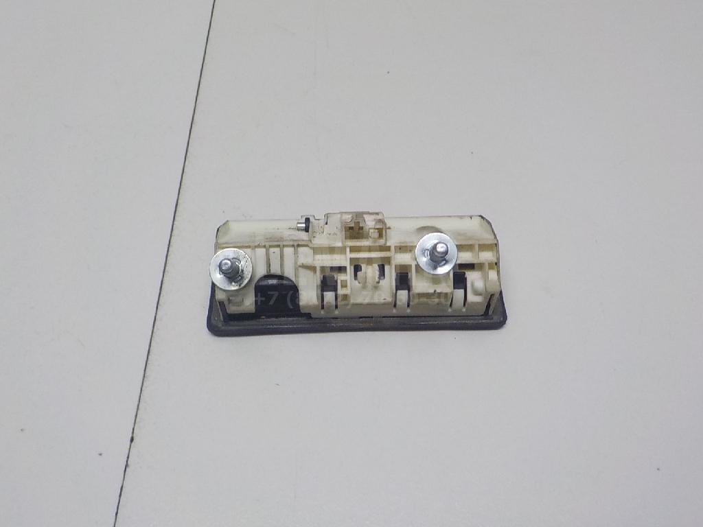 Кнопка открывания багажника