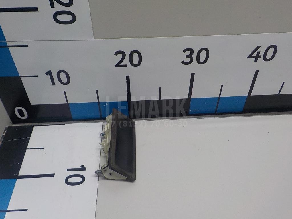 Кнопка открывания багажника