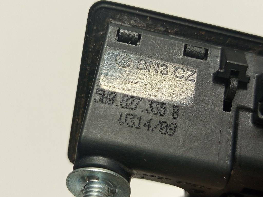 Кнопка открывания багажника