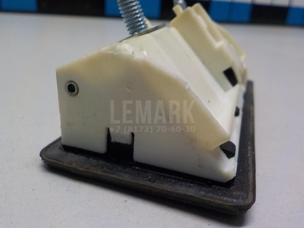 Кнопка открывания багажника