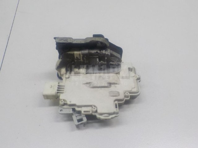 Замок двери задней правой