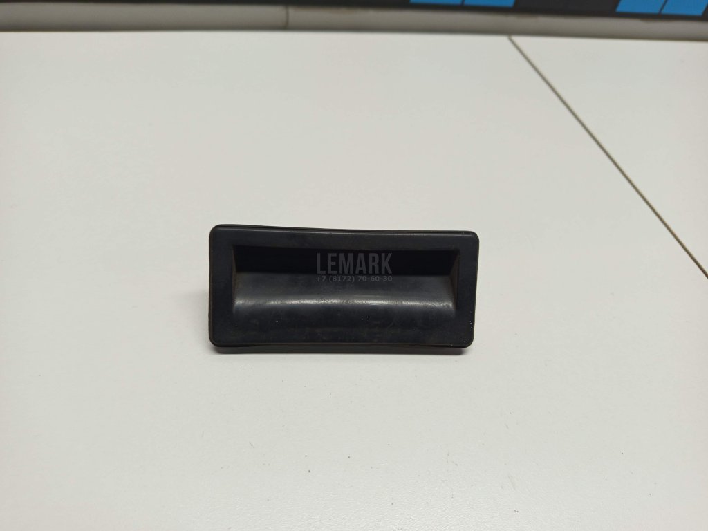 Кнопка открывания багажника