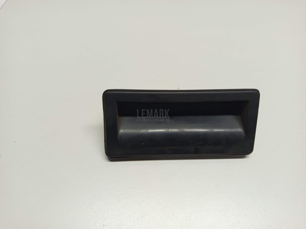 Кнопка открывания багажника