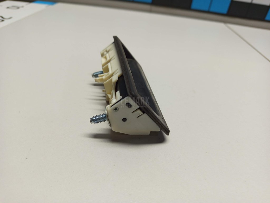 Кнопка открывания багажника