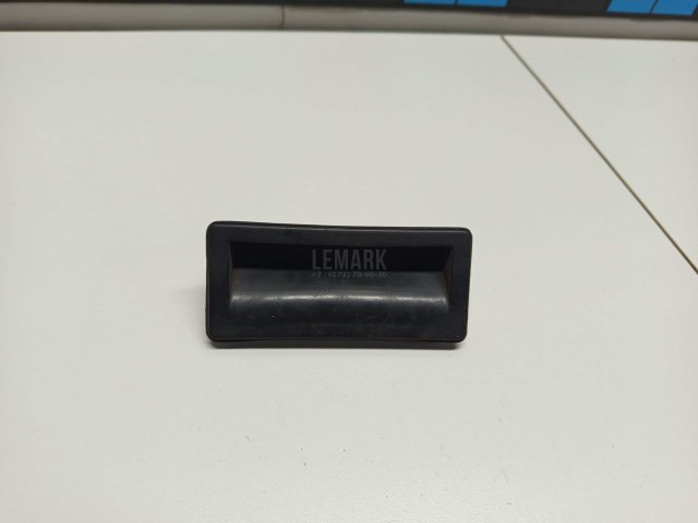 Кнопка открывания багажника