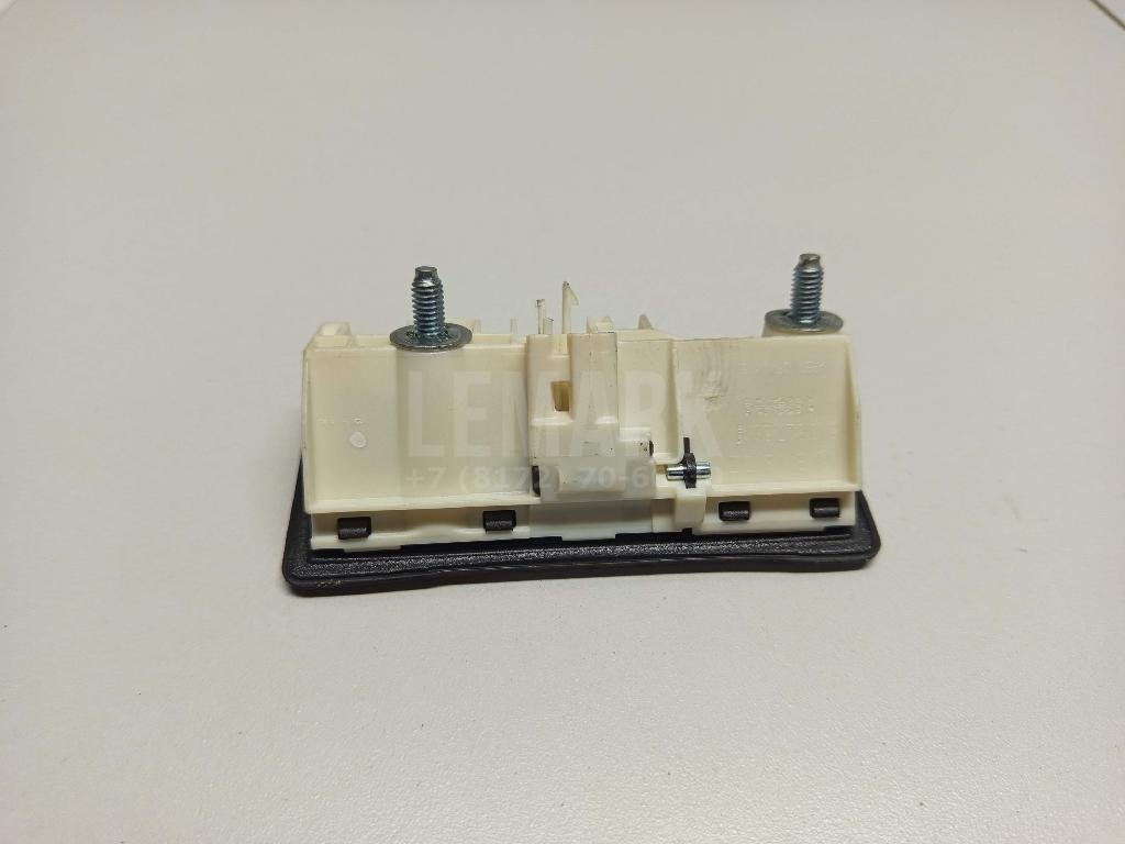 Кнопка открывания багажника