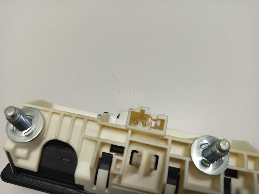 Кнопка открывания багажника