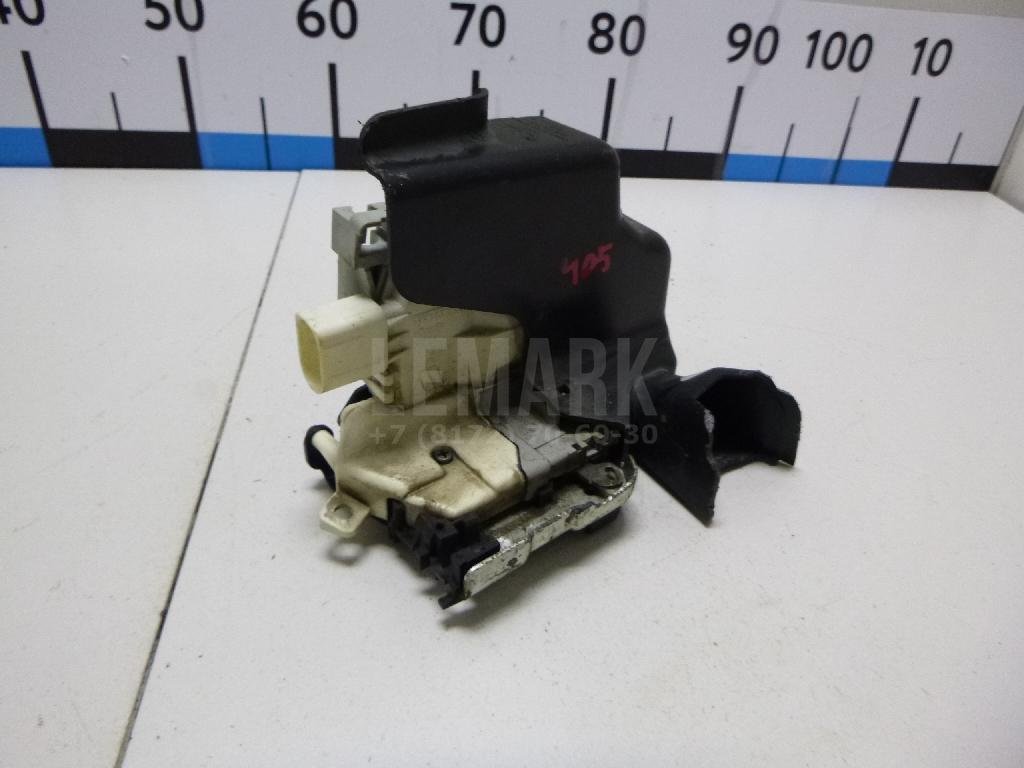 Замок двери передней левой