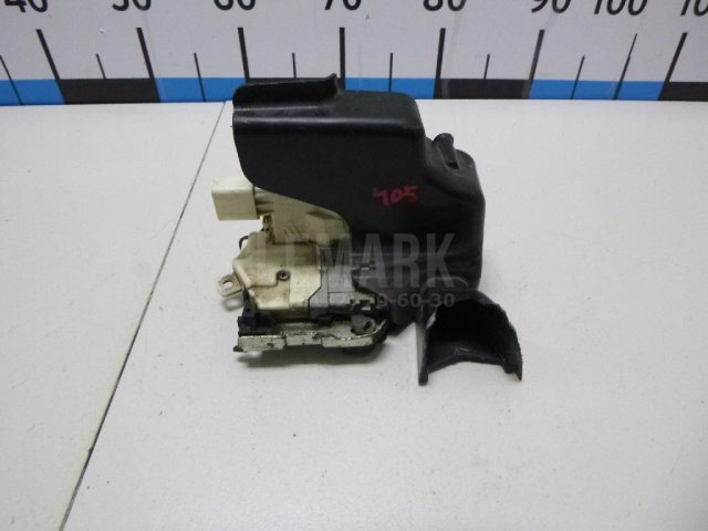 Замок двери передней левой