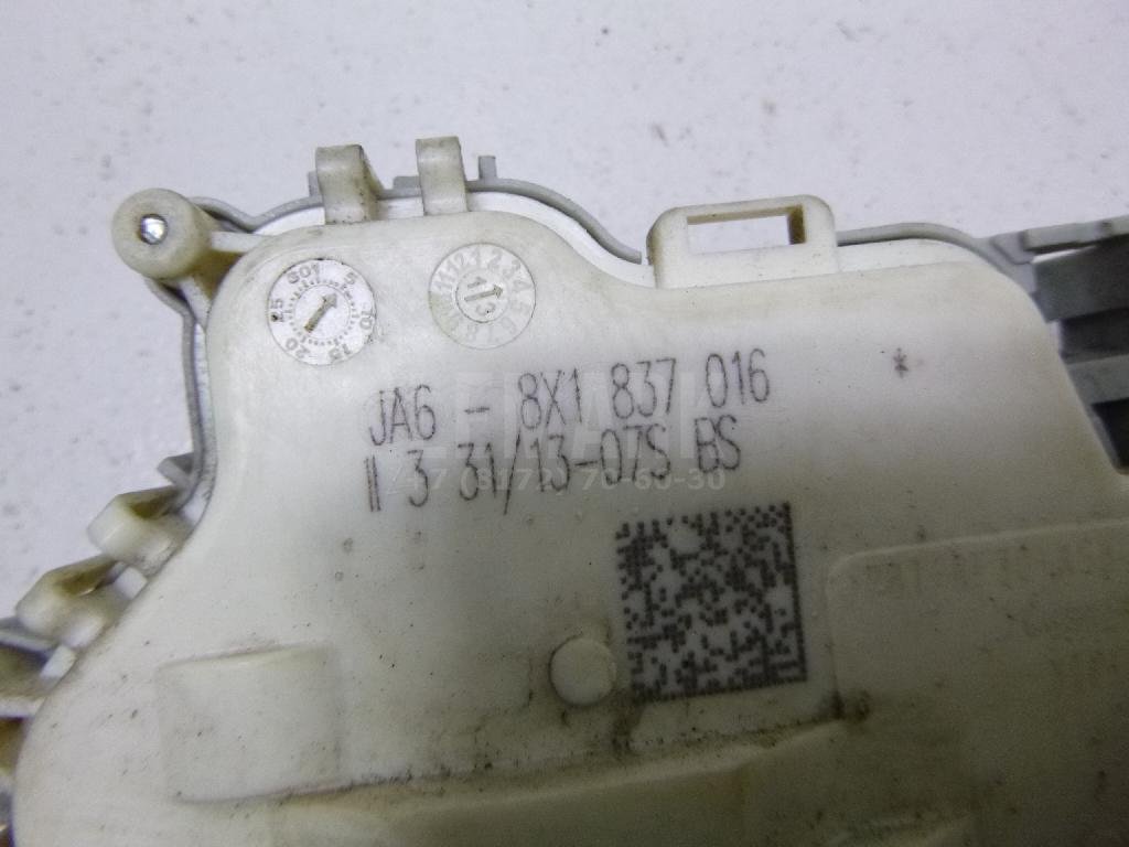 Замок двери передней правой