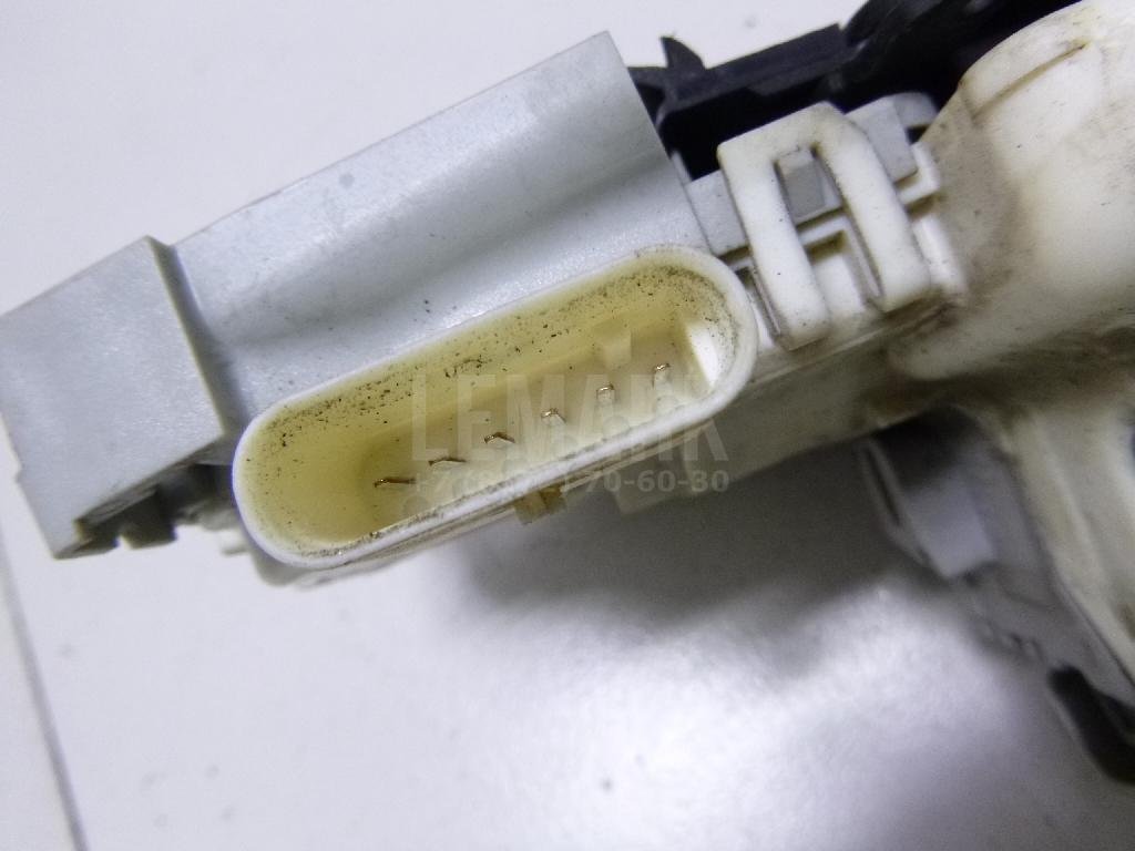 Замок двери передней правой