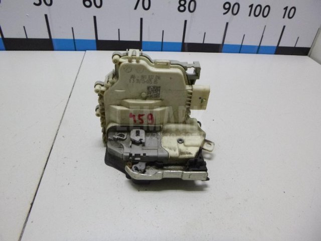 Замок двери передней правой