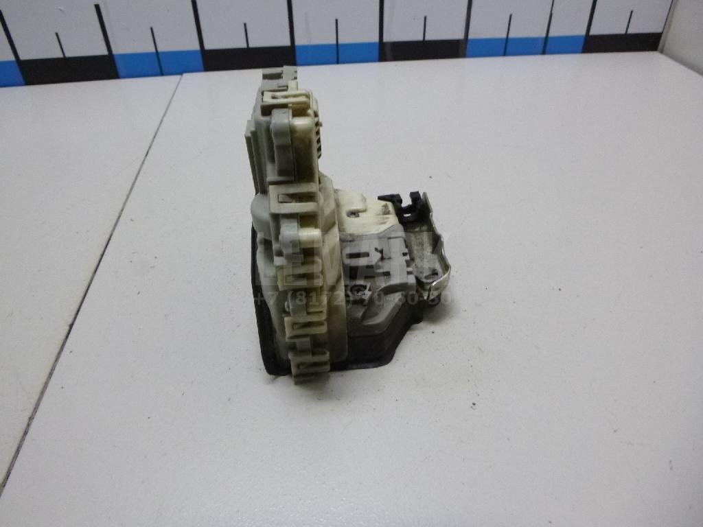 Замок двери передней правой