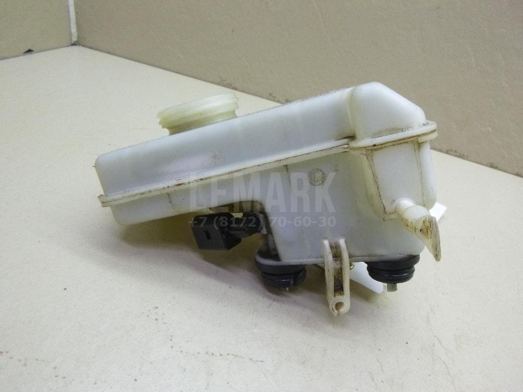 Бачок главного тормозного цилиндра