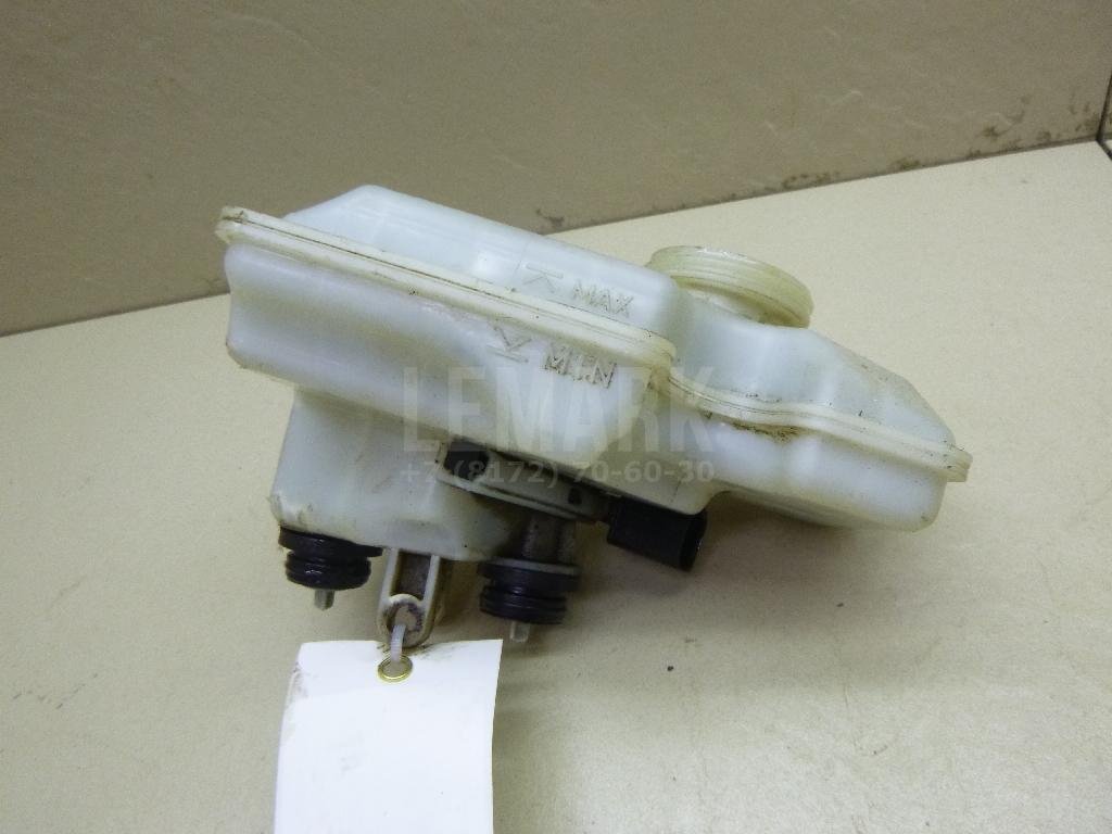 Бачок главного тормозного цилиндра