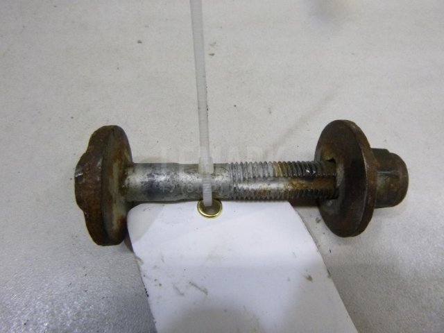 Болт развала задних колес