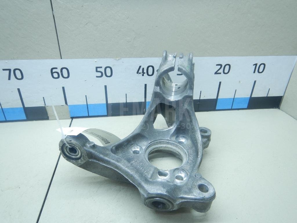 Кулак поворотный передний левый