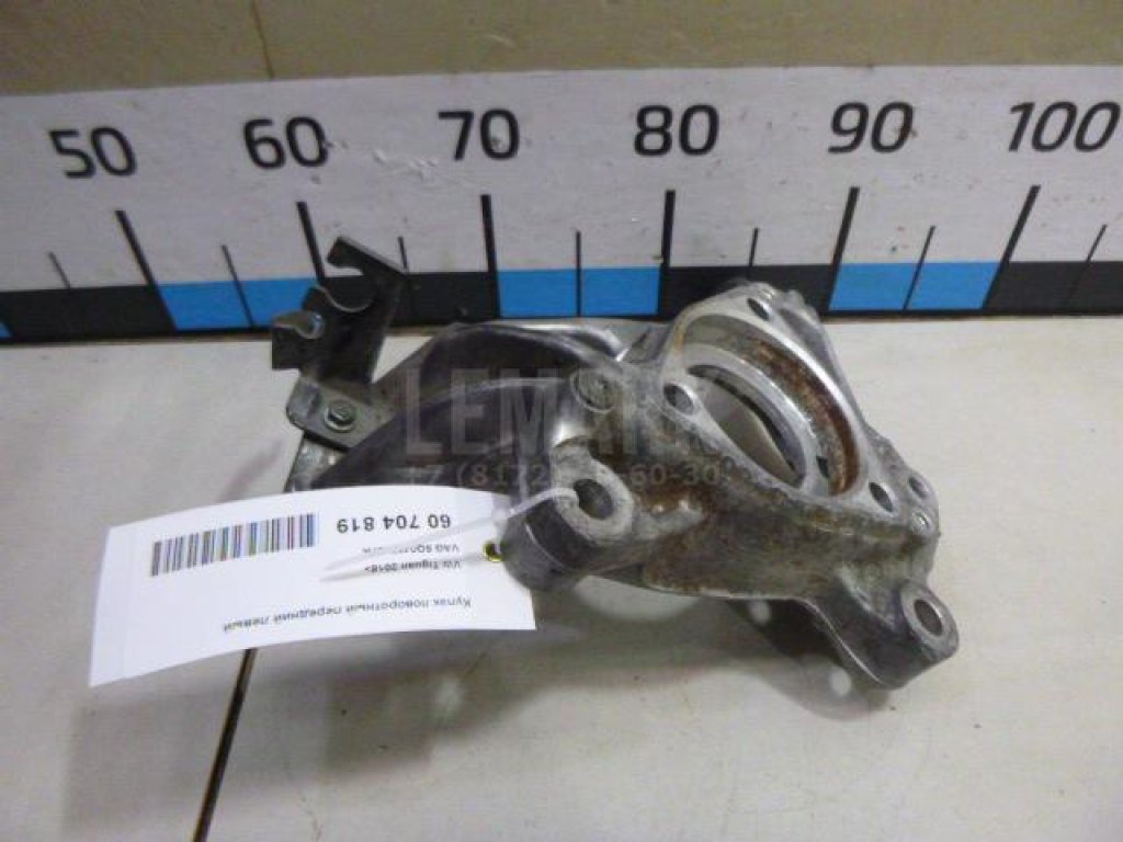 Кулак поворотный передний левый