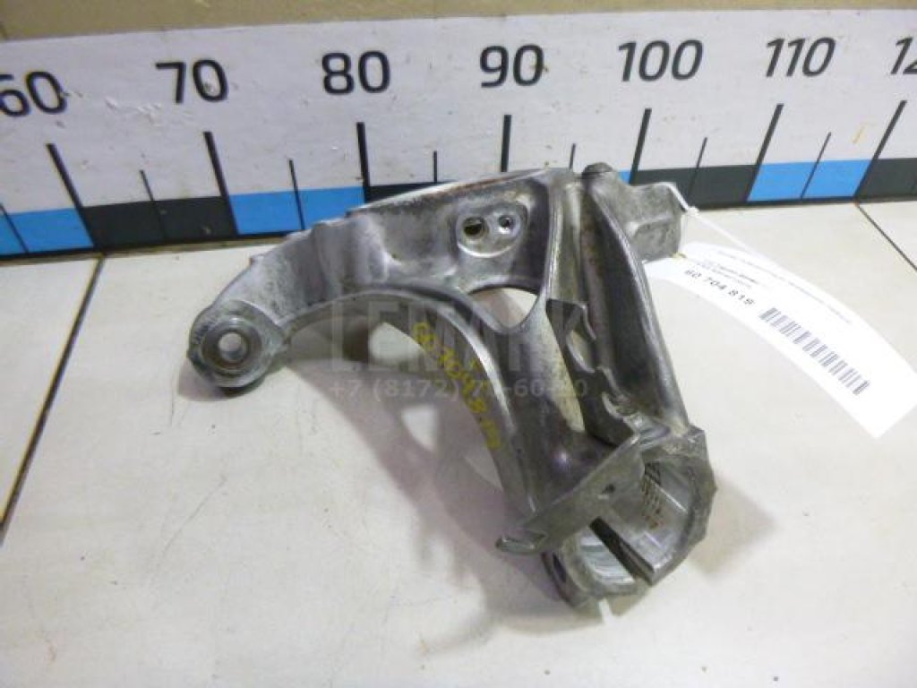 Кулак поворотный передний левый