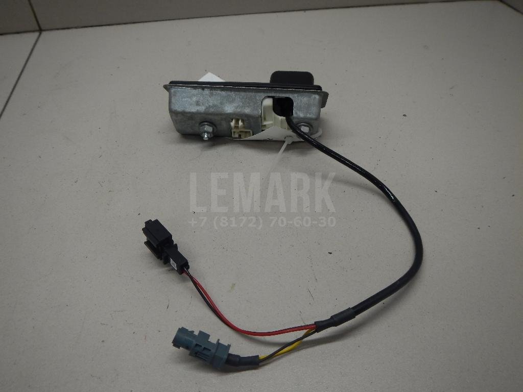 Кнопка открывания багажника