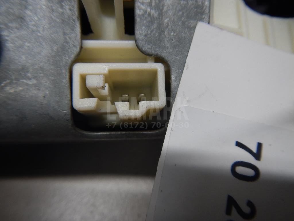 Кнопка открывания багажника