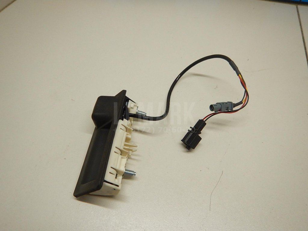 Кнопка открывания багажника