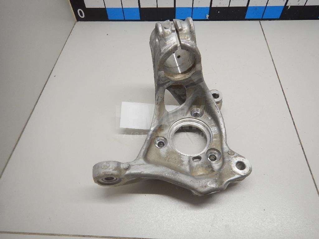 Кулак поворотный передний левый