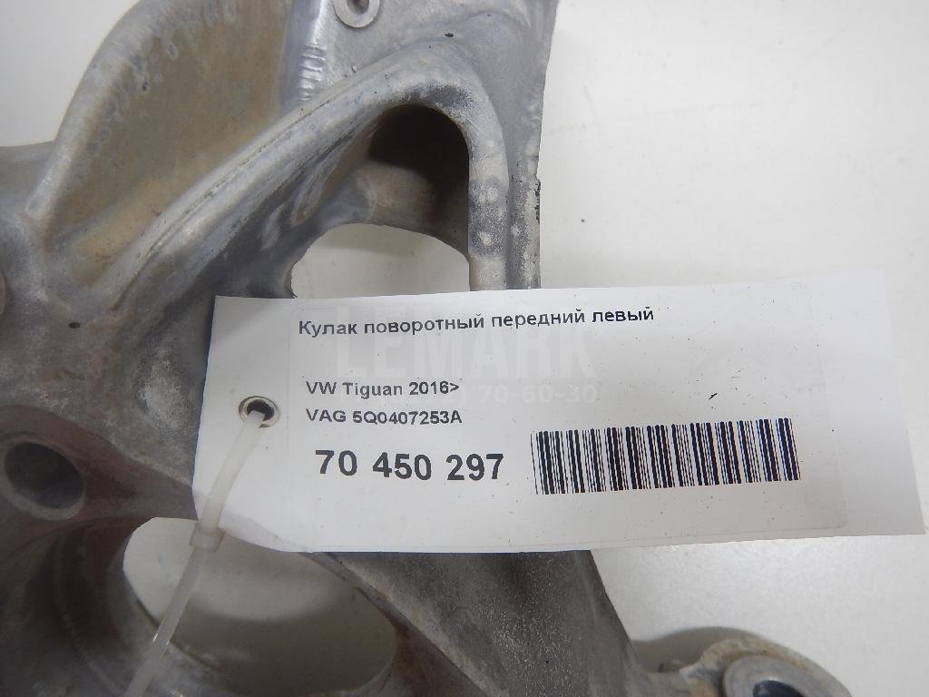 Кулак поворотный передний левый