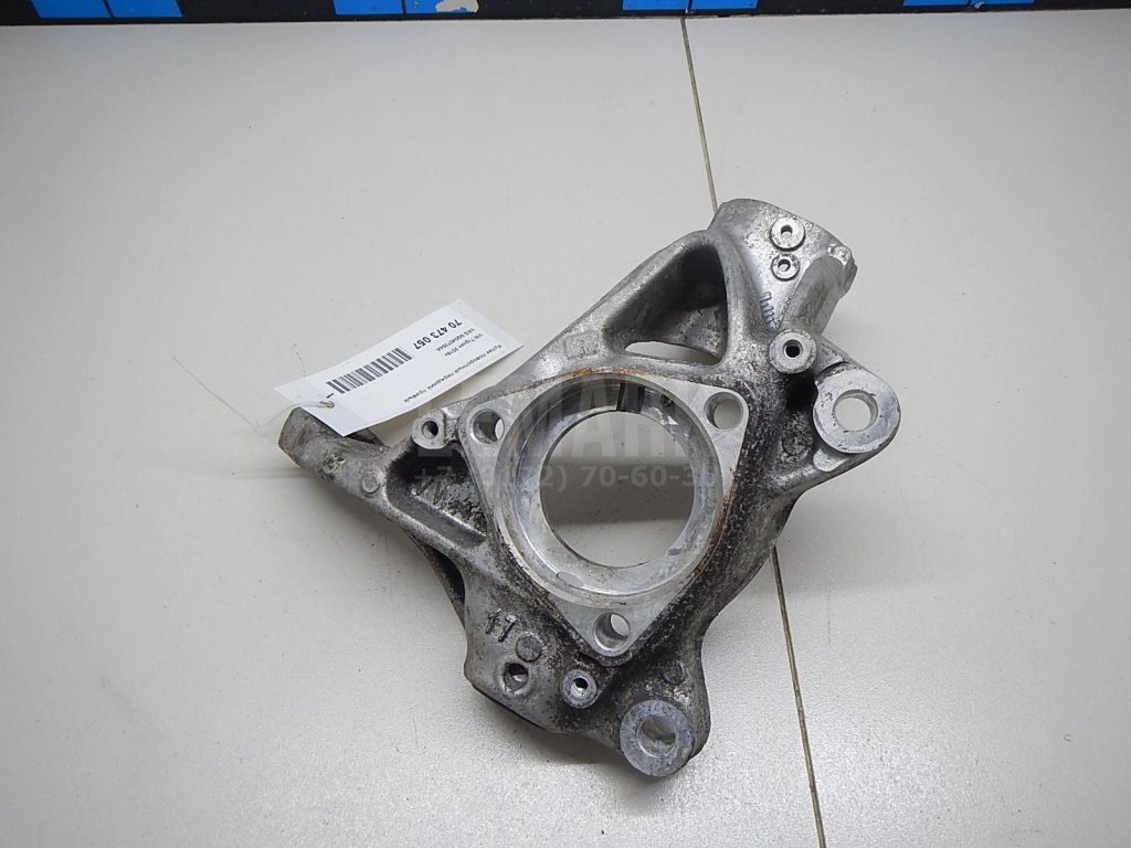 Кулак поворотный передний правый