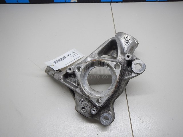 Кулак поворотный передний правый