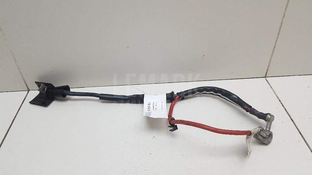 Клемма аккумулятора плюс