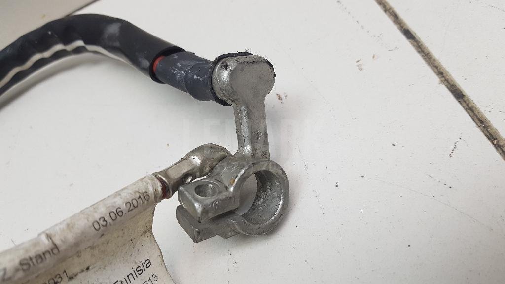 Клемма аккумулятора плюс