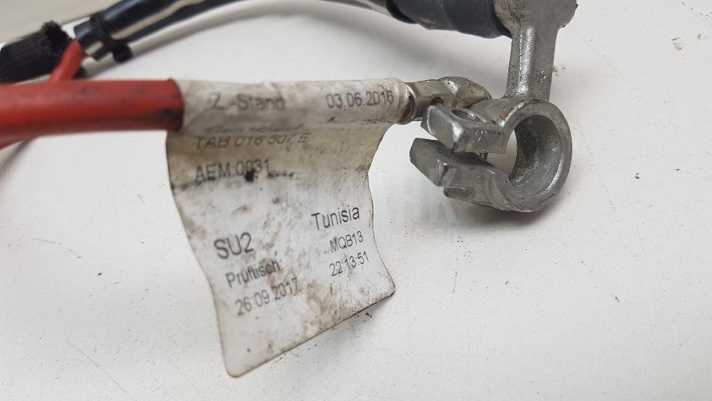 Клемма аккумулятора плюс