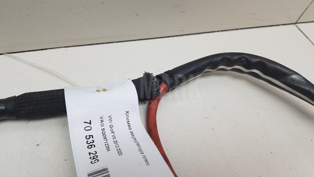 Клемма аккумулятора плюс