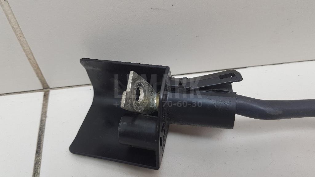 Клемма аккумулятора плюс