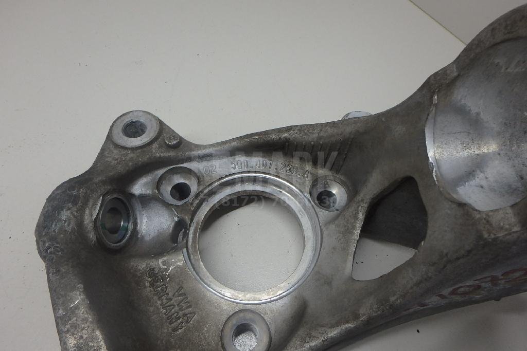 Кулак поворотный передний правый