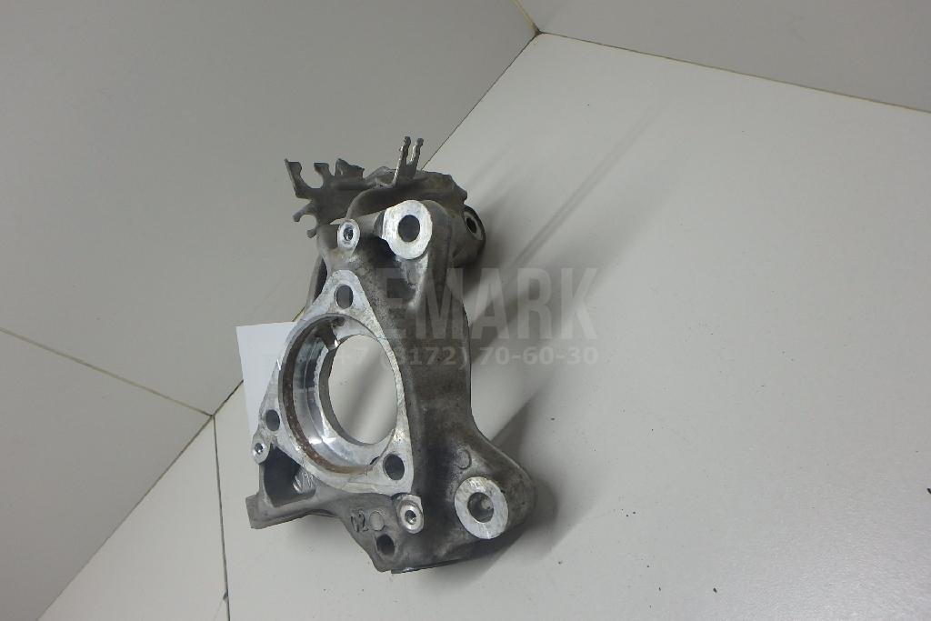 Кулак поворотный передний правый