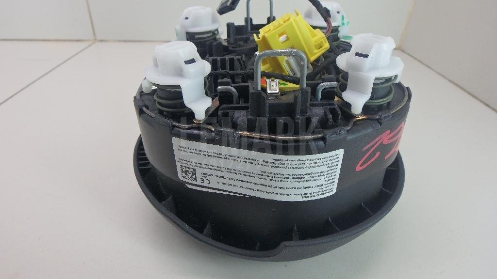 Подушка безопасности в рулевое колесо