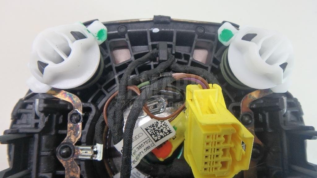 Подушка безопасности в рулевое колесо