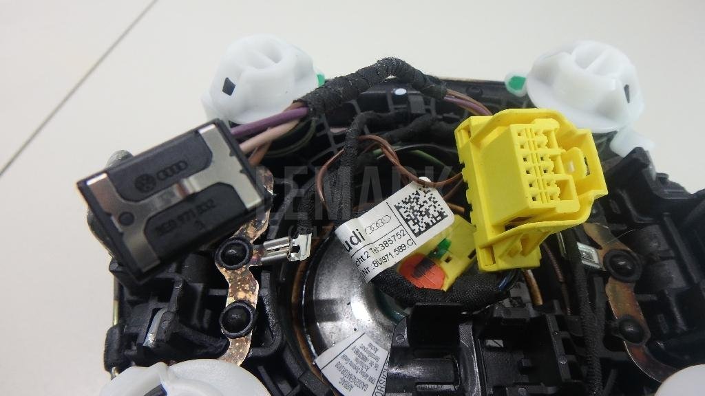 Подушка безопасности в рулевое колесо