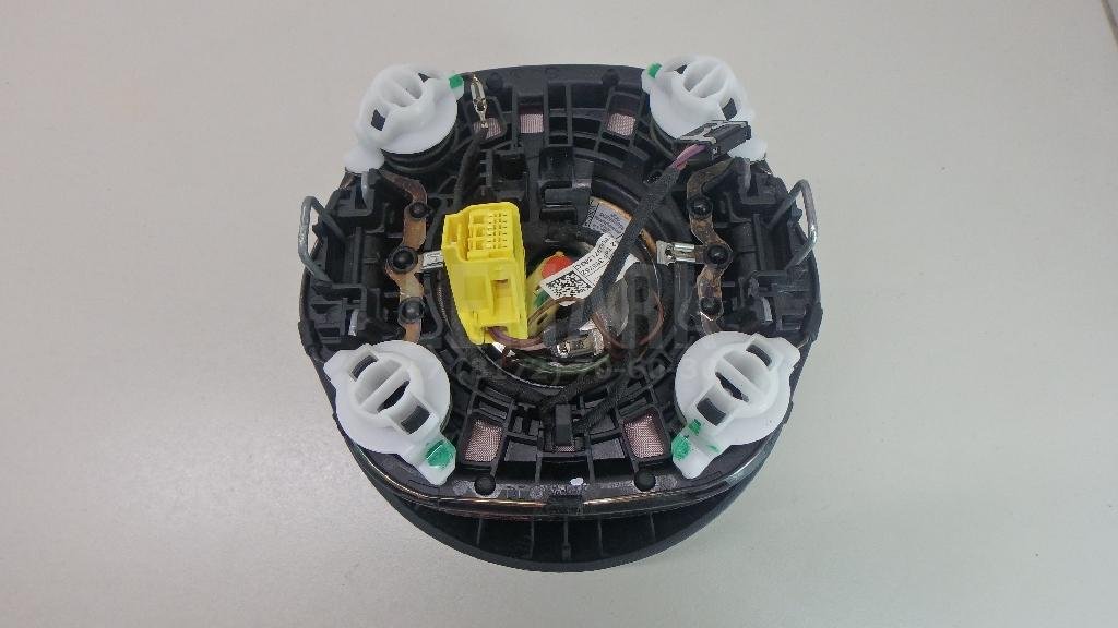 Подушка безопасности в рулевое колесо