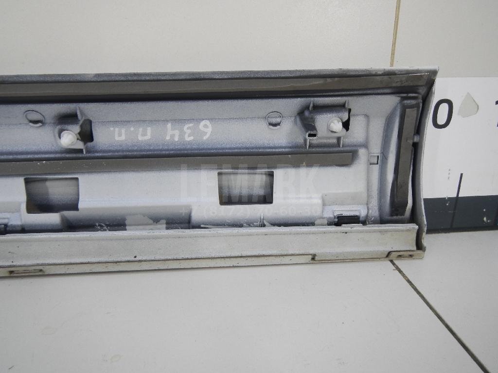 Накладка двери передней правой